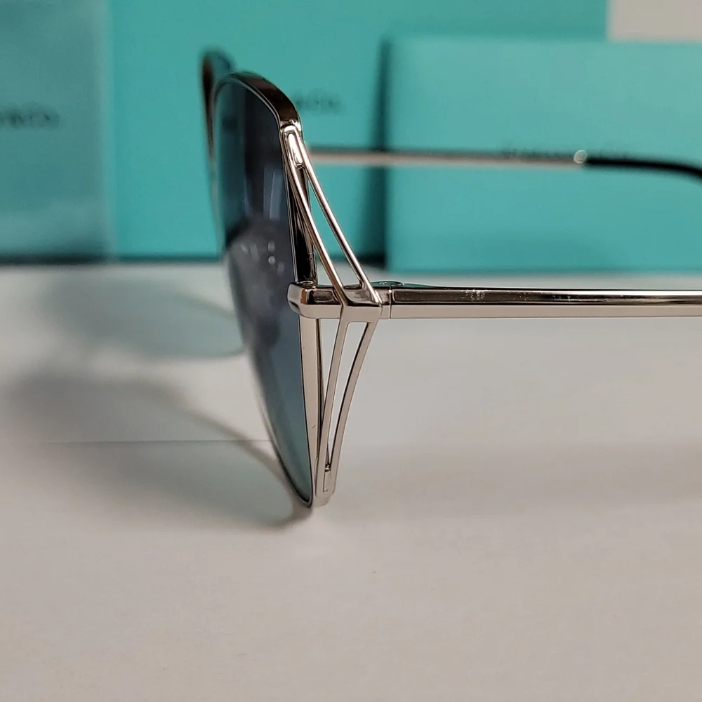 New 💯 Authentic Tiffany&co sunglasses 🕶  ❤️ 😍 💖 - Picture 8 of 8